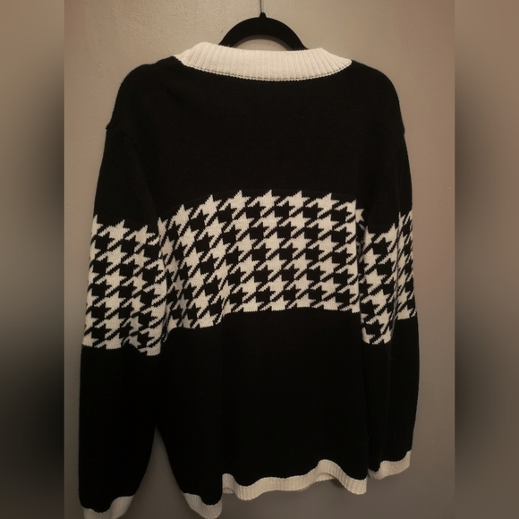 Oversized Houndstooth Cardigan - Picture 2 of 3